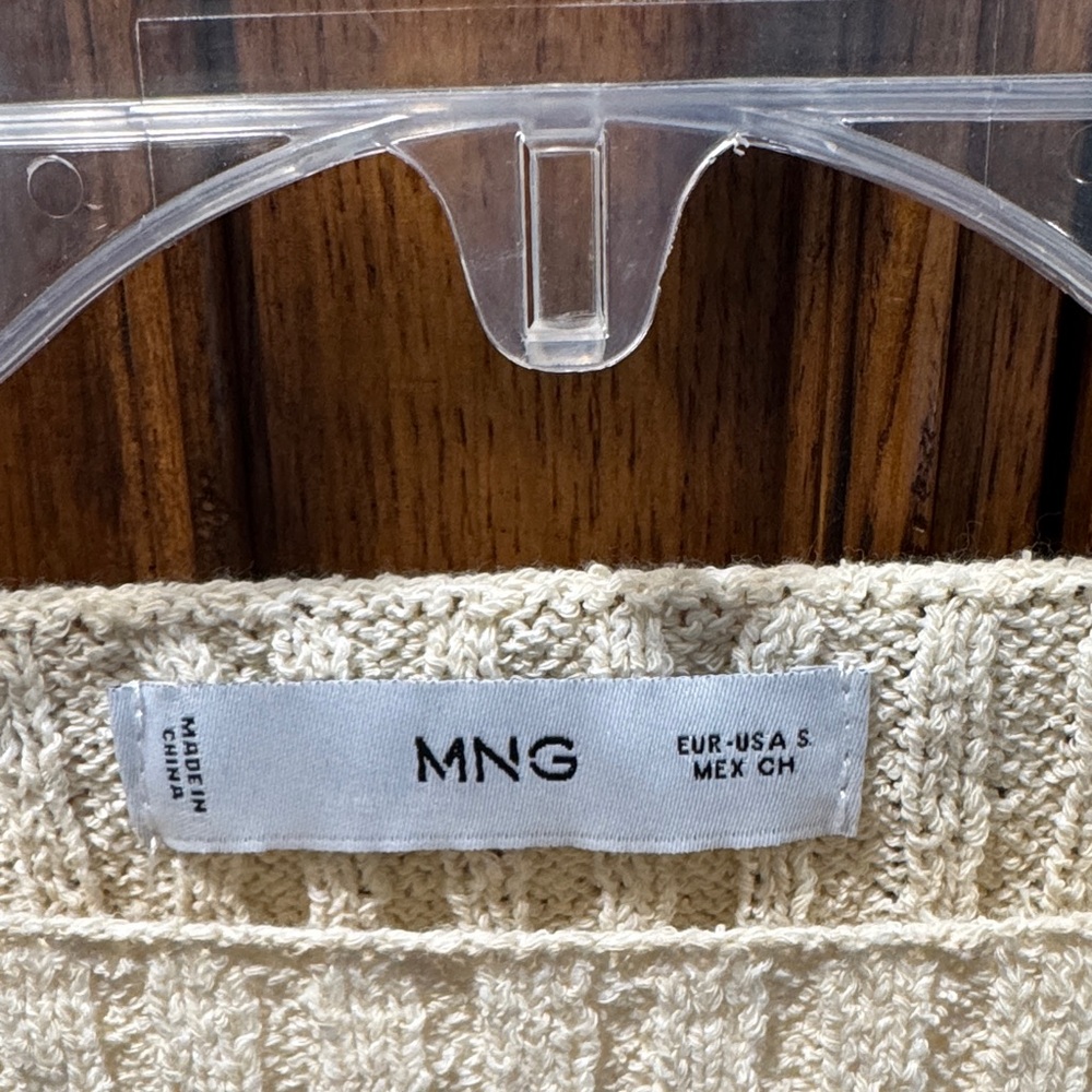 Chic Off-White Ribbed Sweater - Picture 2 of 5